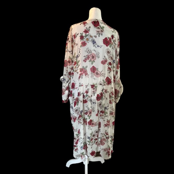 Torrid Lexie High Low Button Front 3/4 Sleeve Tunic Red Floral on White Size 3 - Picture 5 of 6